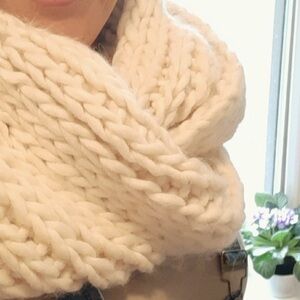 Fair-trade Alpaca Wool Handknit Infinity Scarf